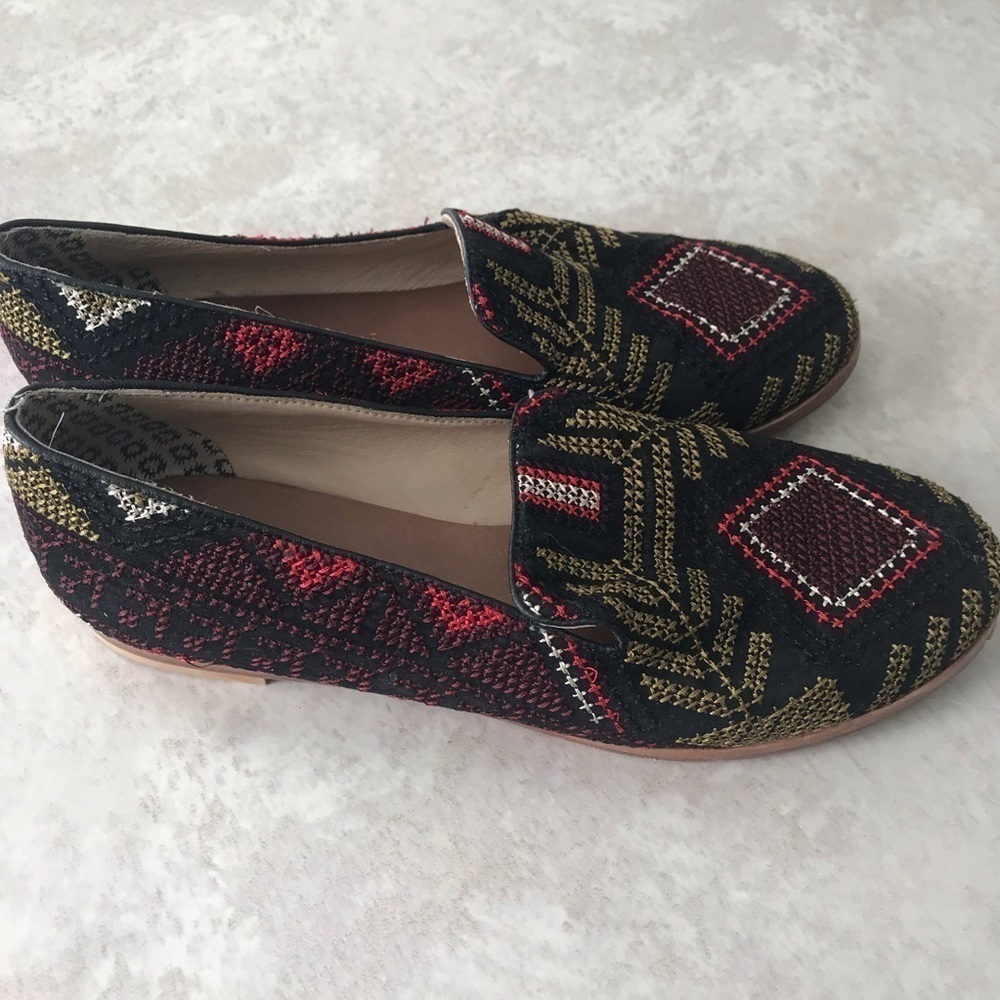 Matt Bernson embroidered loafer flats sz 6